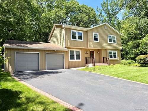 600 Scraggy Hill Rd, Port Jefferson, NY, 11777-2315 | Card Image