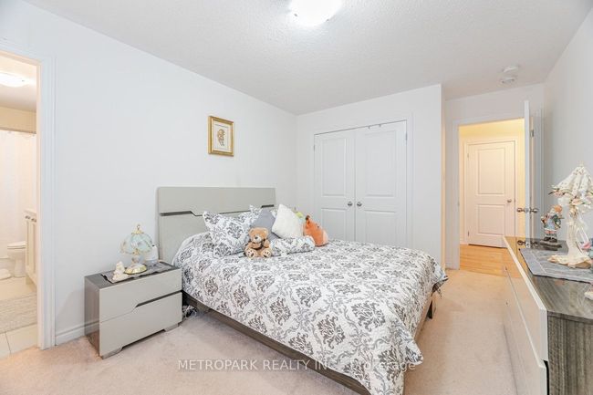 56 Manor Forest Rd, House other with 4 bedrooms, 4 bathrooms and 4 parking in Mount Albert ON | Image 38