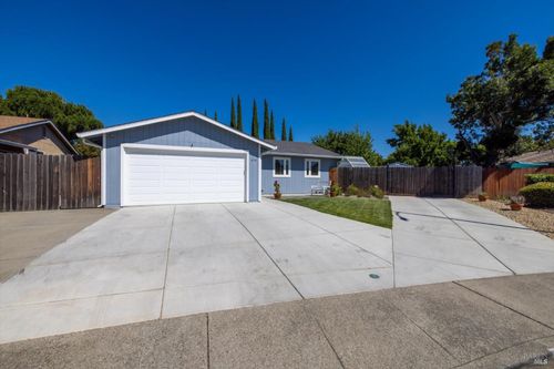 494 Aberdeen Way, Vacaville, CA, 95687-3705 | Card Image