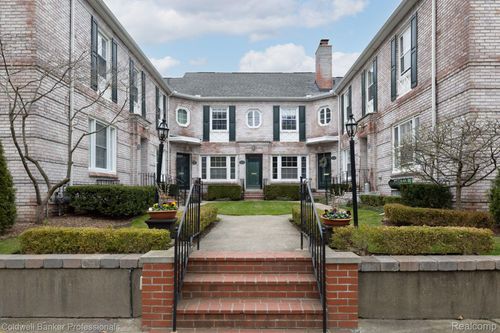 43 Cranford Ln, Grosse Pointe, MI, 48230-1514 | Card Image