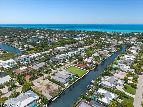 555 17th Ave S, NAPLES, FL, 34102-7406 | Card Image