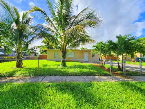 3640 Nw 4th St, Lauderhill, FL, 33311-8216 | Card Image