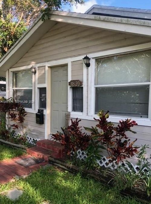 3820 Oak Avenue, Miami, FL, 33133 | Card Image