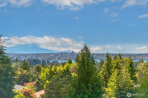 9636 Ne 30th Pl, Clyde Hill, WA, 98004-1854 | Card Image