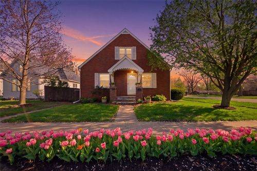 915 Franklin St, Pella, IA, 50219-1605 | Card Image