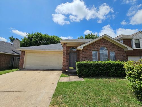 909 Simon Dr, Cedar Hill, TX, 75104-7203 | Card Image