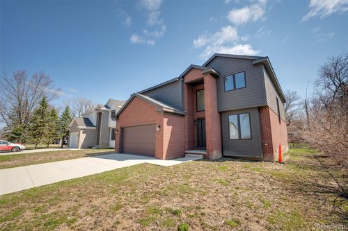 2921 Walsh Dr, Rochester Hills, MI, 48309-4328 | Card Image