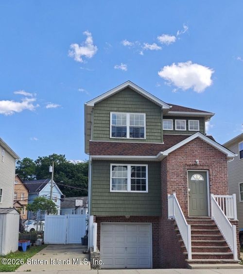 18 Edgeview Ln, Staten Island, NY, 10302-1137 | Card Image