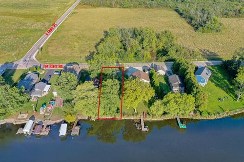 7914 Fox River Rd, Waterford, WI, 53185-1706 | Card Image