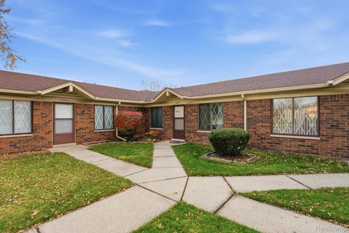 30671 Washington Blvd, Warren, MI, 48093-8701 | Card Image