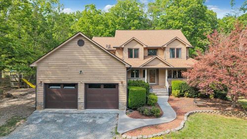 3490 Pine Dr, Salem, VA, 24153-3396 | Card Image