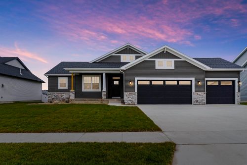 2825 Autumn Woods Dr, Cedar Falls, IA, 50613-2397 | Card Image