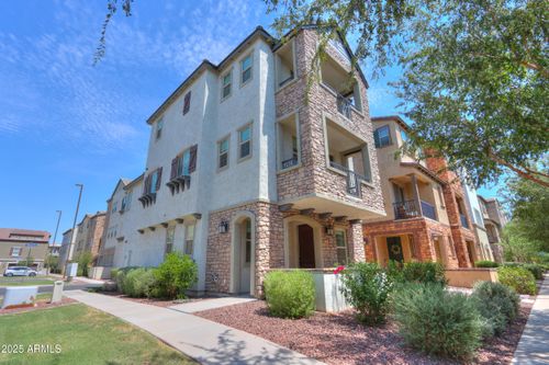 1665 E Dogwood Ln, Gilbert, AZ, 85295-6041 | Card Image