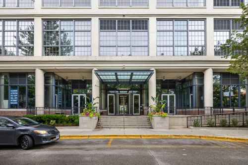 975-900 N Kingsbury St, Chicago, IL, 60610-7446 | Card Image