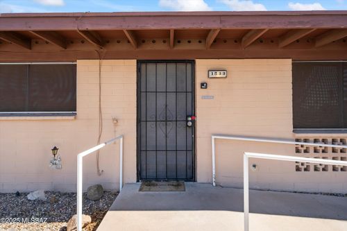 1533 W Roger Rd, Tucson, AZ, 85705-2473 | Card Image