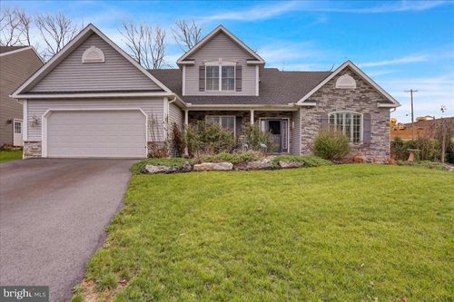 3 Stella Dr, Reading, PA, 19608-9069 | Card Image