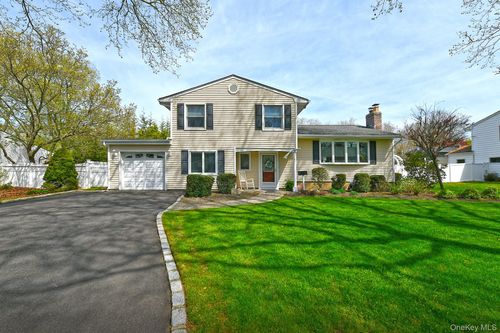 7 Gaston Street, Huntington, NY, 11747 | Card Image