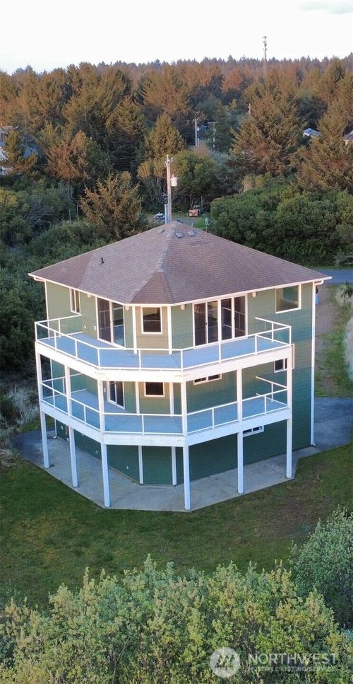 189 Sand Dune Ave Sw, Ocean Shores, WA, 98569-9481 | Card Image