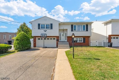 43 Saint Philips Dr, Clifton, NJ, 07013-2418 | Card Image