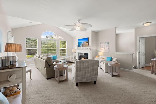142 Golf View Ln, Summerville, SC, 29485-6247 | Card Image