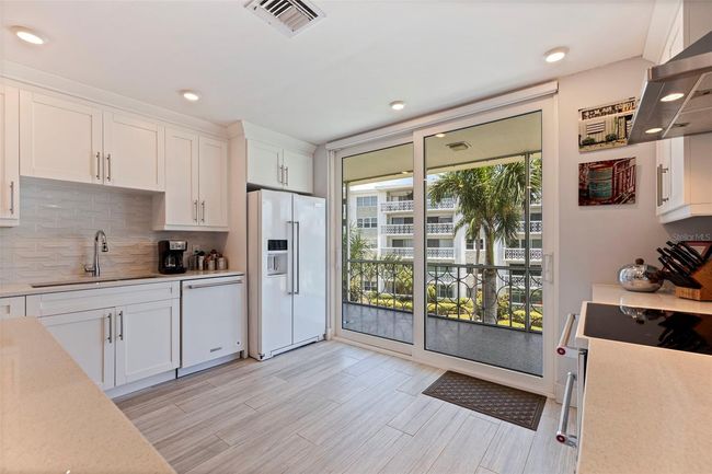 UNIT-6 - 1060 N Shore Dr Ne, Condo with 2 bedrooms, 2 bathrooms and null parking in ST PETERSBURG FL | Image 33