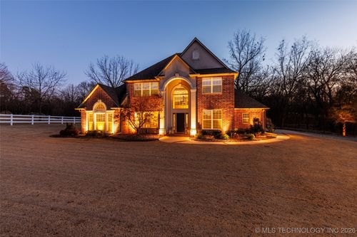 2325 W Lowry Rd, Claremore, OK, 74017-4905 | Card Image