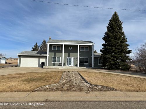 816 3rd Street N, Hettinger, ND, 58639 | Card Image