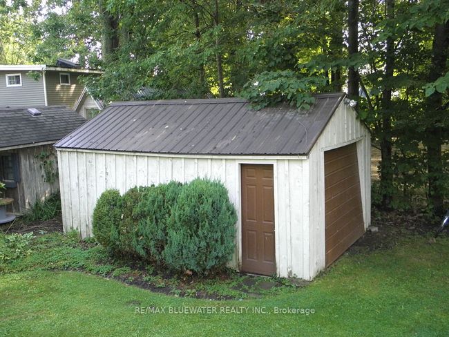 6016 Max Dr, House other with 2 bedrooms, 2 bathrooms and 6 parking in Kettle And Stony Point Fn ON | Image 10