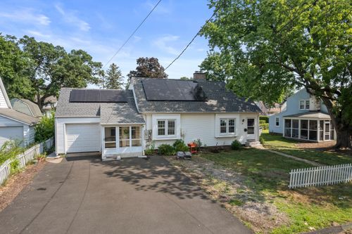 15 Saint John St, Manchester, CT, 06040-3911 | Card Image