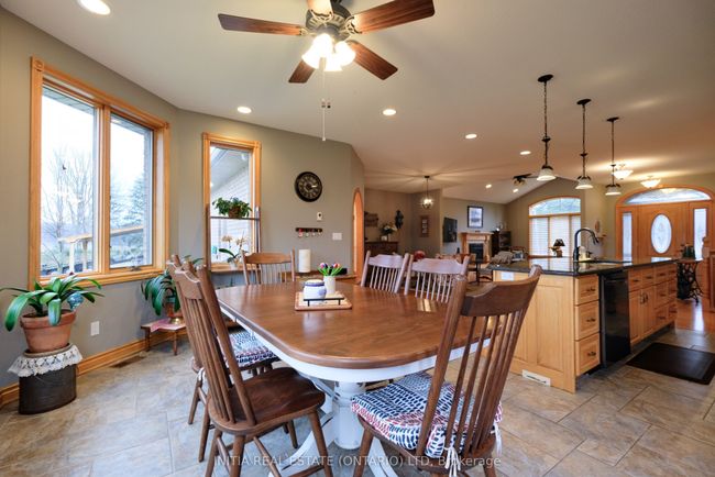 7284 Calvert Dr, House other with 4 bedrooms, 4 bathrooms and 6 parking in Strathroy ON | Image 11