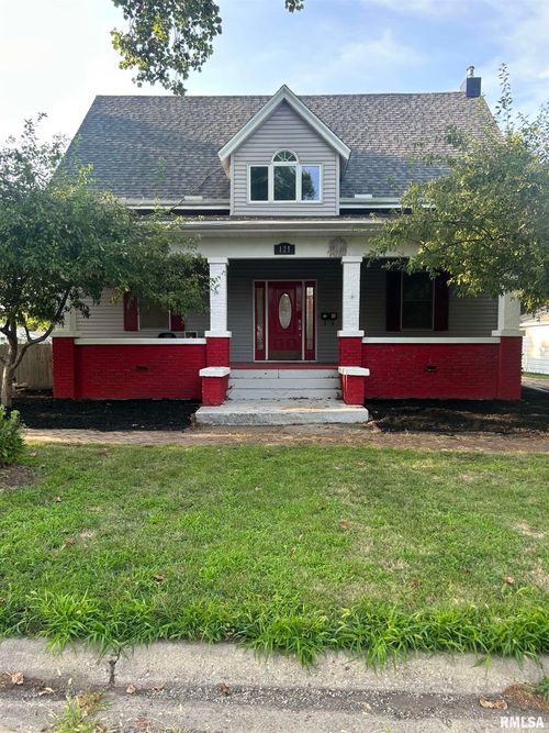 121 E Court St, Farmington, IL, 61531-1205 | Card Image