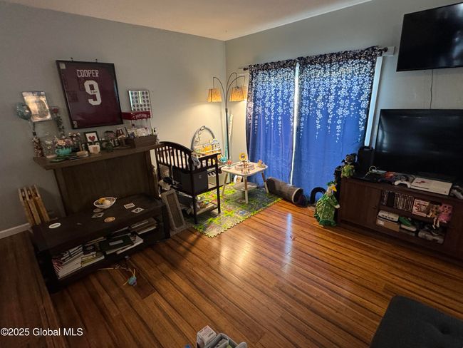 Living Room | Image 7