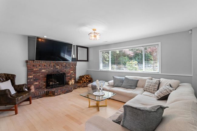 809 Sprice Avenue, House other with 5 bedrooms, 4 bathrooms and 6 parking in Coquitlam BC | Image 10