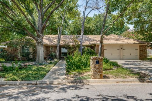 2704 English Chase Court, Arlington, TX, 76016 | Card Image