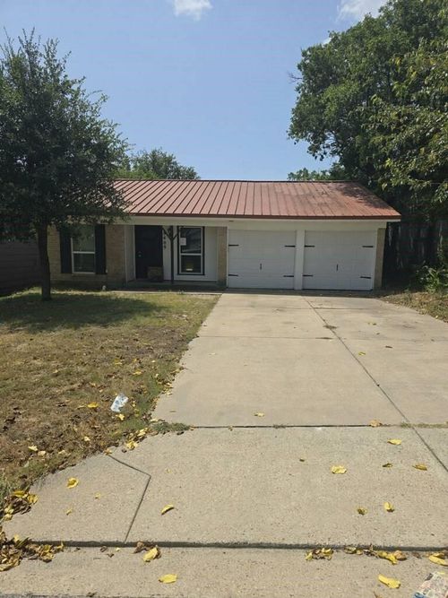 8409 Wyatt Dr, White Settlement, TX, 76108-3054 | Card Image