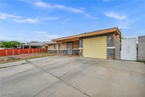 54 Del Amo Dr, Las Vegas, NV, 89110-4455 | Card Image