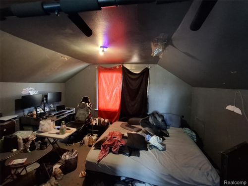 8575 Sussex St, Detroit, MI, 48228-2250 | Card Image