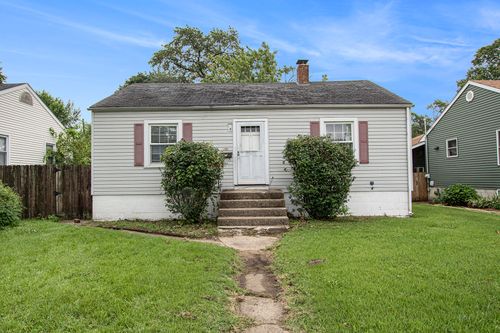 135 N Wiggs St, Griffith, IN, 46319-2647 | Card Image