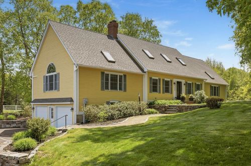 21 Willowbrook Ave, Greenland, NH, 03840-2612 | Card Image