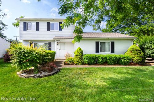 13912 Clinton River Rd, Sterling Heights, MI, 48313-5425 | Card Image