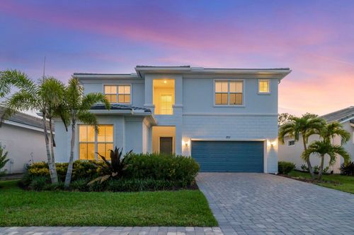 211 Se Calmo Cir, Port St Lucie, FL, 34984-6626 | Card Image