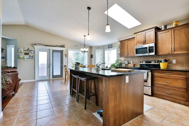 29 Sixmile Road S, House other with 5 bedrooms, 3 bathrooms and 4 parking in Lethbridge AB | Image 7