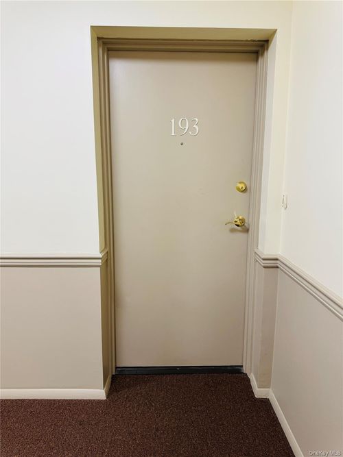 193 Deer Ct Dr, Middletown, NY, 10940-6870 | Card Image
