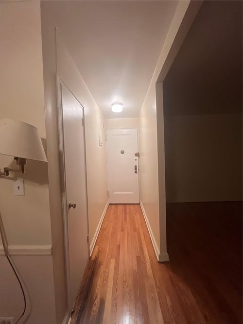 4d-325 201 Street, New York, NY, 10458 | Card Image