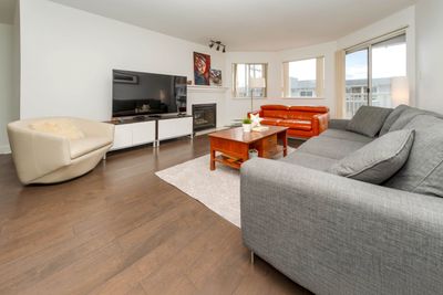 304 - 22222 119 Ave, Condo with 2 bedrooms, 2 bathrooms and 1 parking in Maple Ridge BC | Image 2