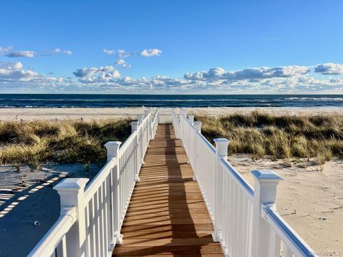 675 Dune Rd, Westhampton Beach, NY, 11978-2931 | Card Image