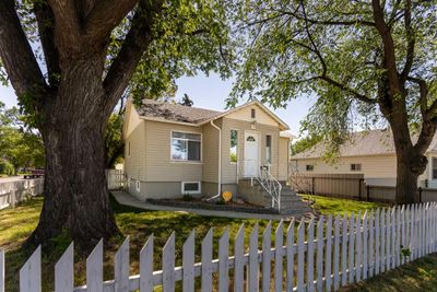 429 12 St N, House detached with 3 bedrooms, 2 bathrooms and 2 parking in Lethbridge AB | Image 3