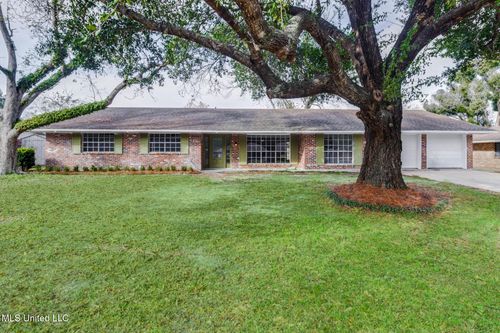 521 Mockingbird Dr, Long Beach, MS, 39560-3118 | Card Image