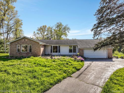 333 Eager Rd, Howell, MI, 48843-9731 | Card Image