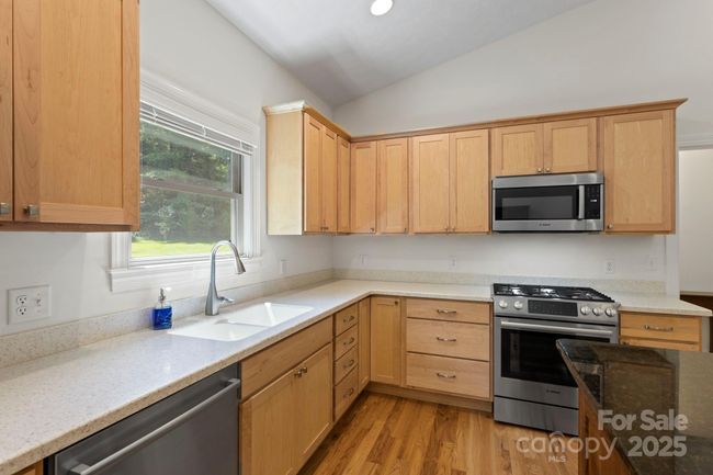 99 Pinecrest Estates Dr, House other with 3 bedrooms, 2 bathrooms and null parking in Flat Rock NC | Image 15